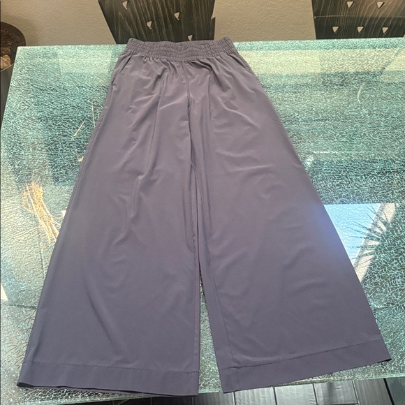 Vuori Black Women's Villa Wide-Leg Pants. Size S - Picture 4 of 7